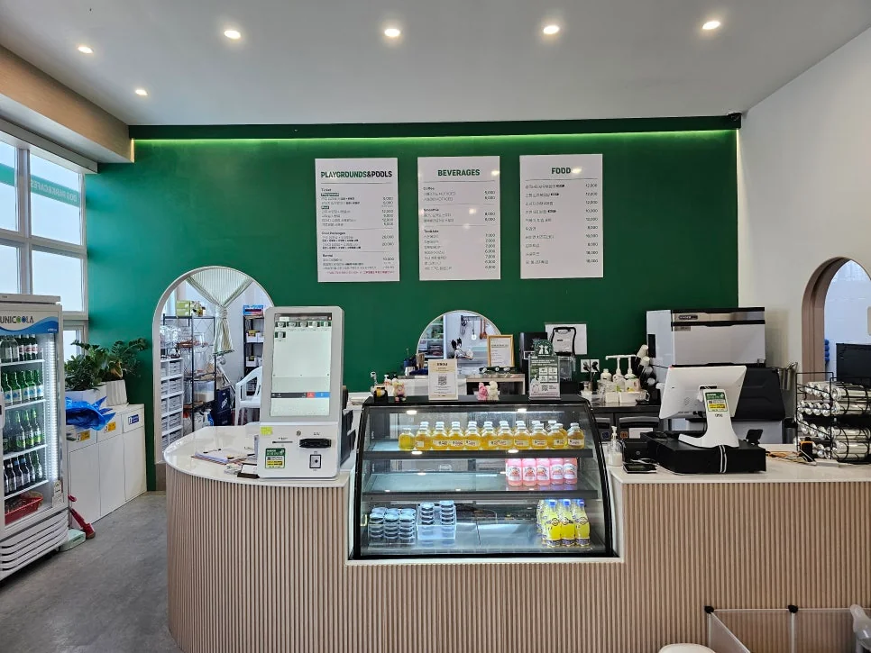 꼬똥이네 매장에 설치된 텔리젠 키오스크 시스템의 실제 구축 사례